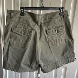 Women’s Gloria Vanderbilt Shorts, Army Green, Size 14